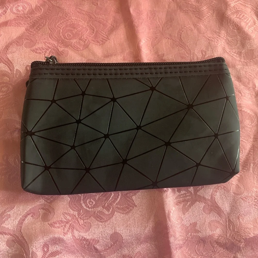 Geometric Black and Gray Pouch Set